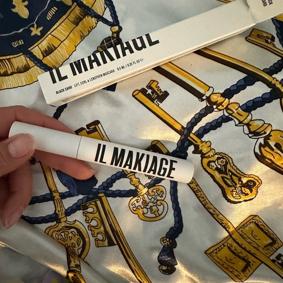 IL MAKIAGE Black Card Mascara - Picture 2 of 2